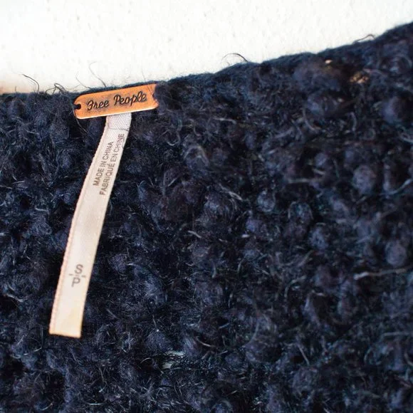 Free People Fuzzy Black V Neck Chunky Sweater Size S - Picture 4 of 7